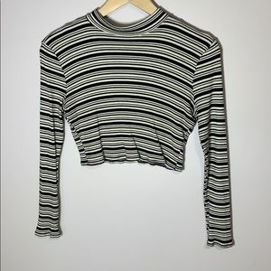 Long-sleeve Crop Top w/ Back Peek-a-Boo Hole